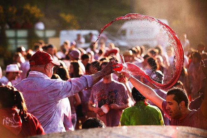 En vino en las fiestas de España